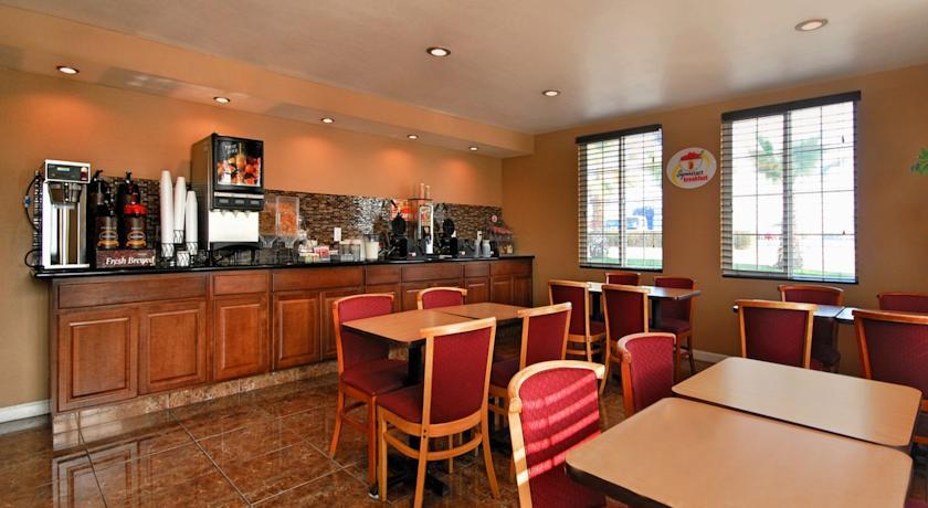 Отель Knights Inn Buttonwillow