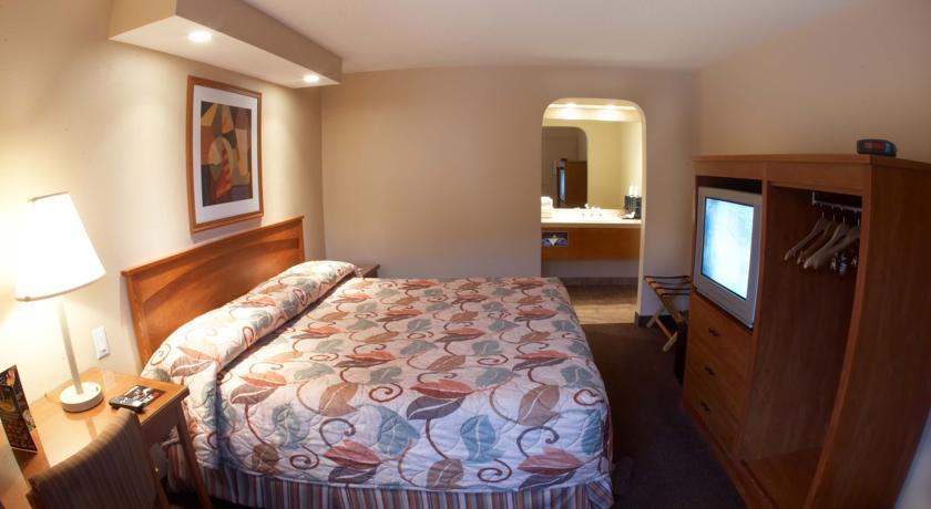Отель EZ 8 Motel South Bay