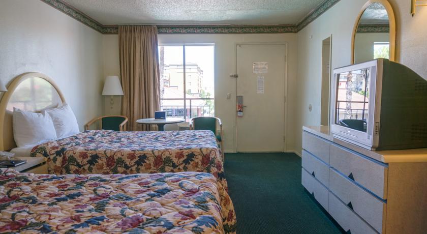 Отель Howard Johnson Escondido