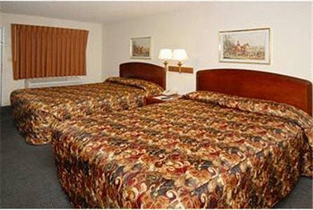 Отель Ambassador Inn Fresno