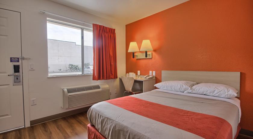 Отель Motel 6 Fresno - SR 99