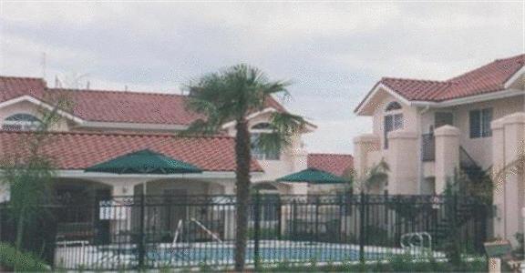 Отель Garden Inn and Suites Fresno
