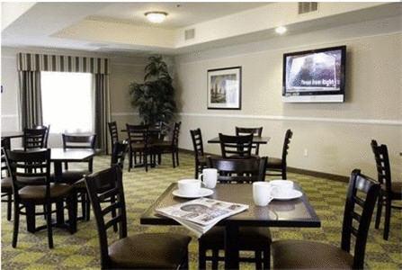 Отель La Quinta Inn & Suites Fresno Riverpark