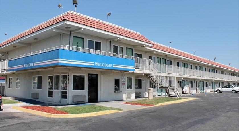 Отель Motel 6 Fresno - Blackstone South