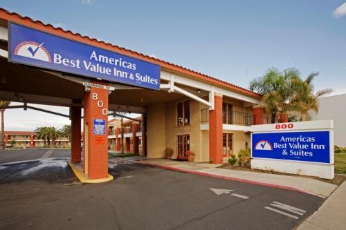 Отель Americas Best Value Inn & Suites