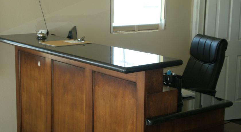 Отель Executive Inn Mojave