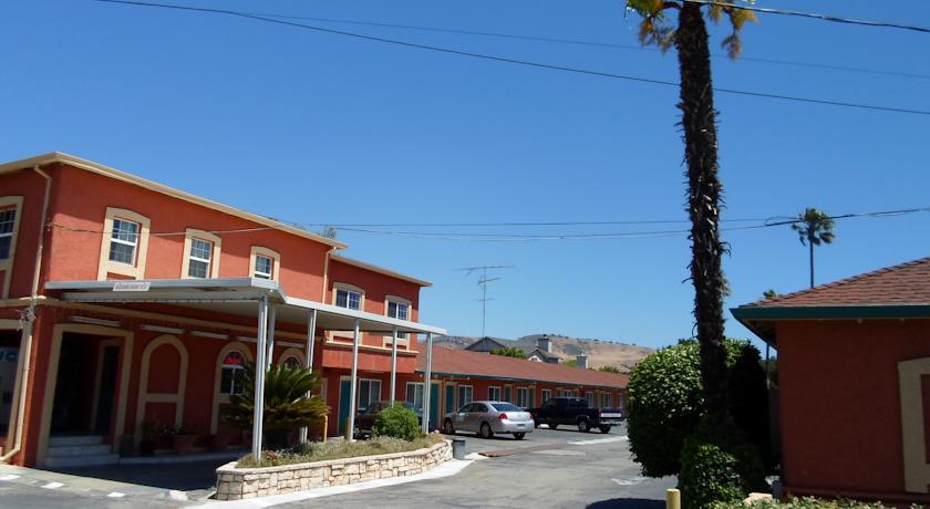 Отель Budget Inn Morgan Hill
