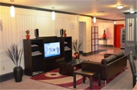 Отель Camino Inn & Suites