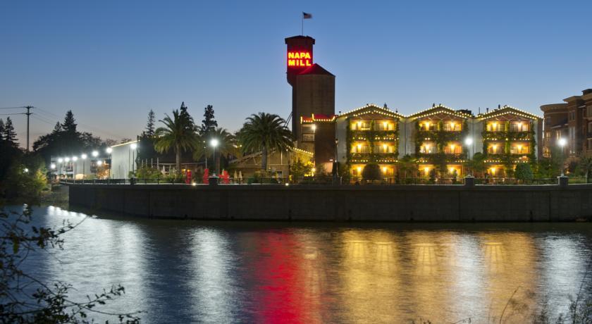 Отель Napa River Inn