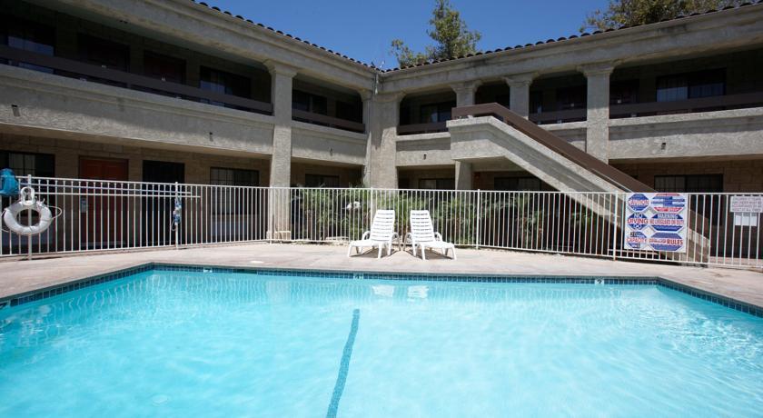 Отель Premier Inns Thousand Oaks
