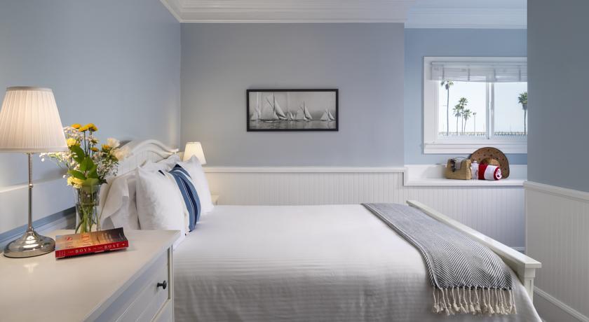 Отель Newport Beach Hotel