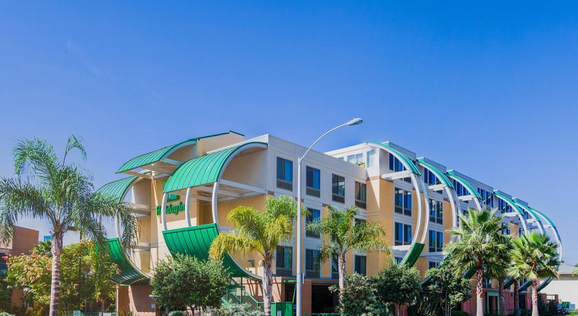 Отель Holiday Inn Oceanside Marina