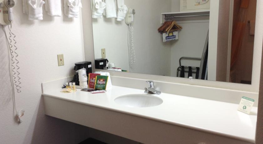 Отель Days Inn Oceanside at the Coast