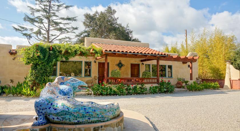 Отель Blue Iguana Inn