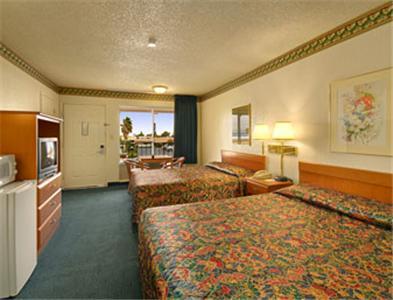 Отель Days Inn and Suites Palmdale