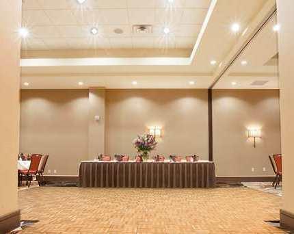 Отель Embassy Suites Palmdale