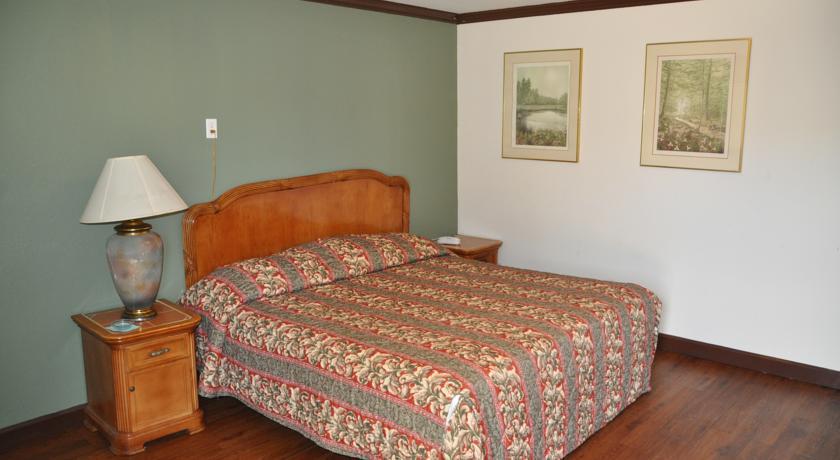 Отель Pasadena Inn & Suites