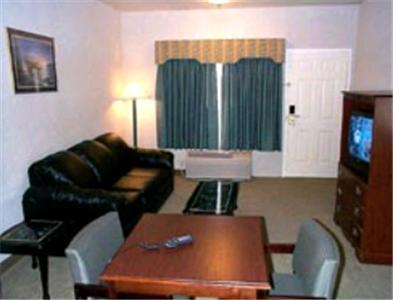 Отель Guesthouse Inn and Suites