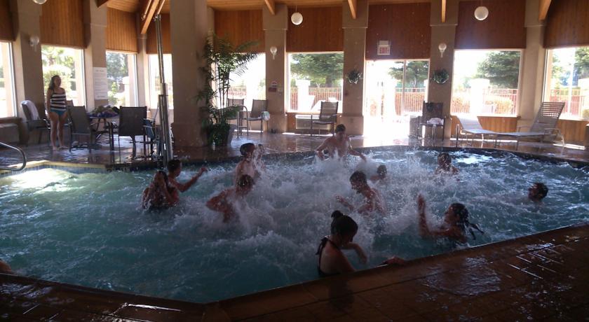 Отель Baymont Inn and Suites Redding