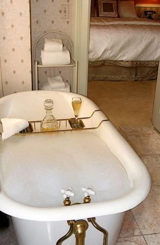 Мини-отель Amber House Bed & Breakfast