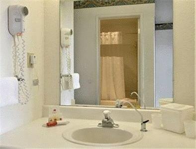 Отель Travelodge Salinas