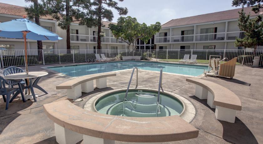 Отель Motel 6 Irvine - Orange County Airport
