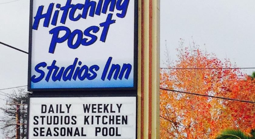Отель The Hitching Post Motel