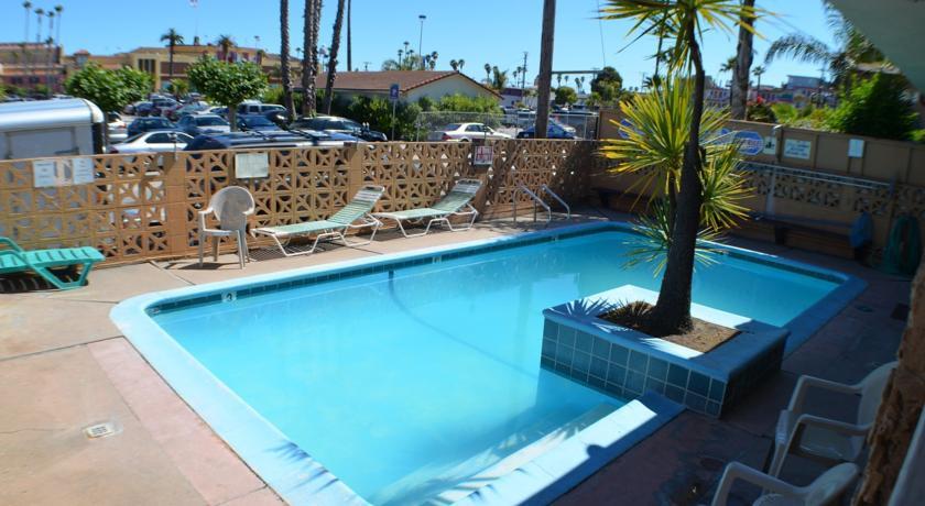 Отель Aqua Breeze Inn