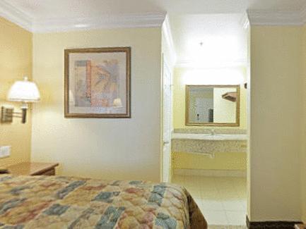Отель Americas Best Value Inn-South Gate Downey
