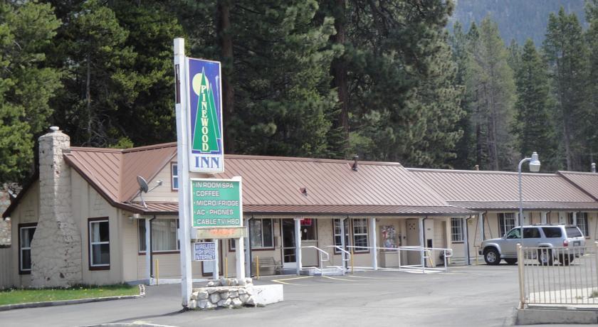 Отель Pinewood Inn