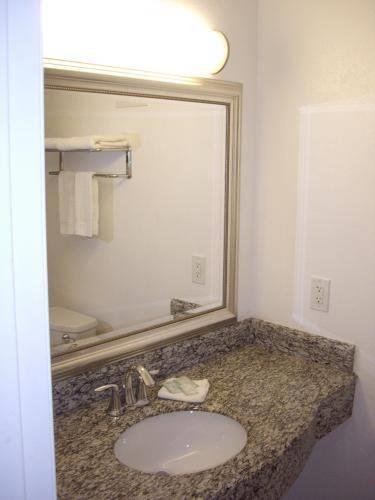 Отель All Seasons Lodge