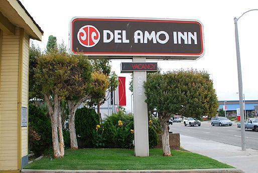 Отель Del Amo Inn