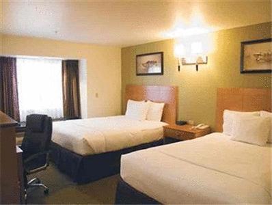 Отель La Quinta Inn & Suites Tulare