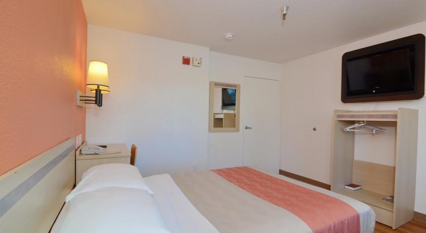 Отель Motel 6 Twentynine Palms