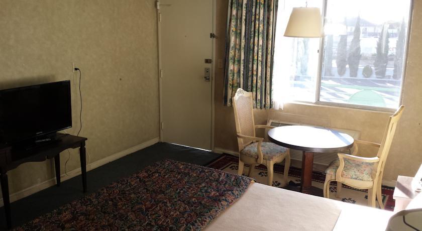 Отель Travelers Beach Inn