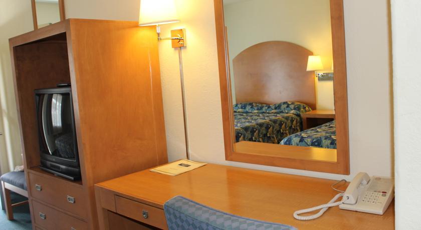 Отель Economy Inn Watsonville