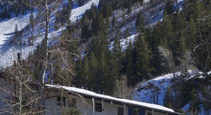 Отель St. Moritz Lodge & Condominiums