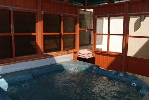 Отель Boulder Twin Lakes Inn