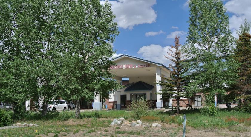 Отель Luxury Inn & Suites