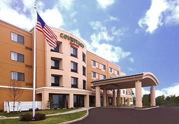 Отель Courtyard Hartford Farmington