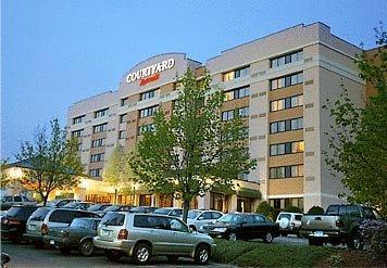 Отель Courtyard Shelton