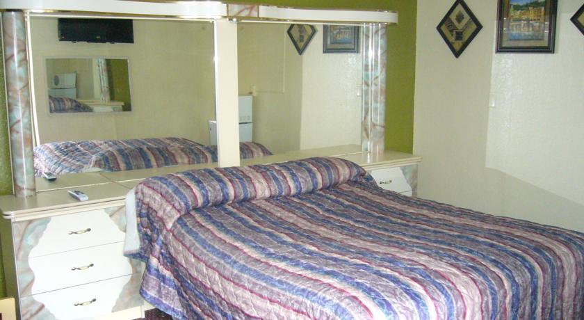 Отель Seven J's Motel