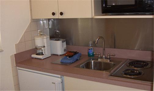 Отель Casa Loma Motel-Waterfront