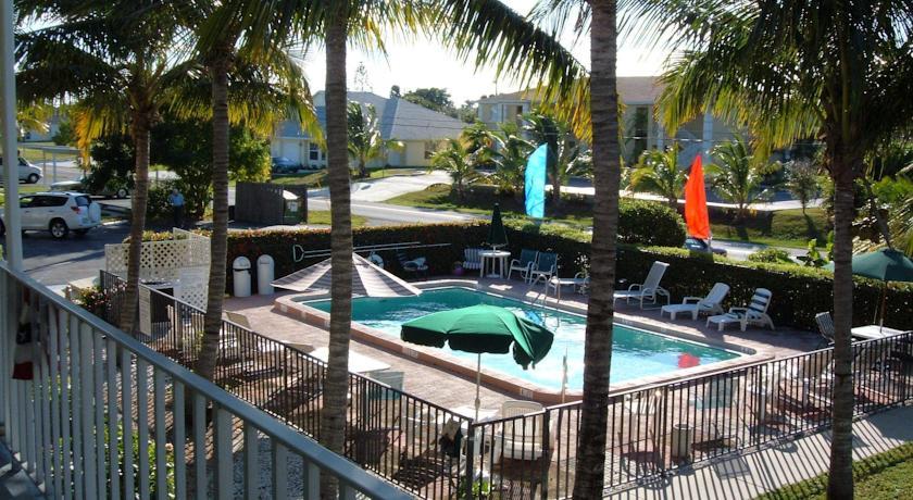 Отель Hideaway Waterfront Resort