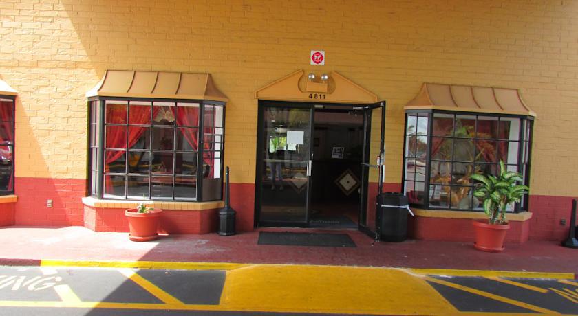 Отель Howard Johnson Inn Fort Myers