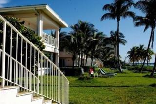 Отель Villa Caprice Beachfront Hotel