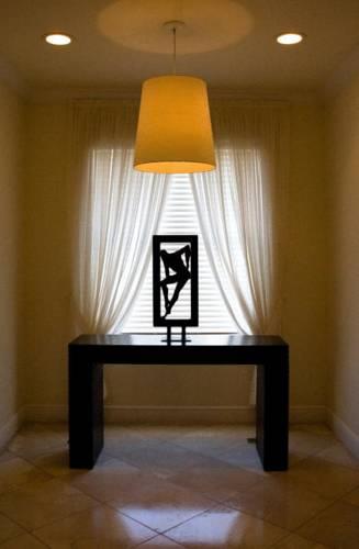 Delores Hotel & Suites