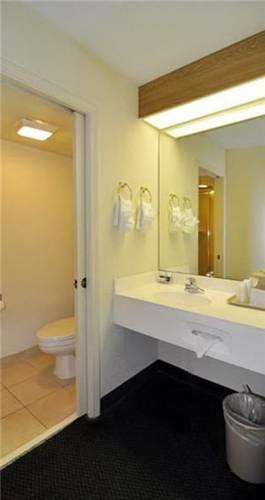 Отель Red Roof Inn Pensacola