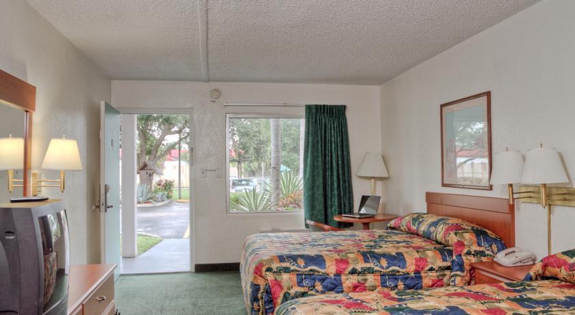Отель Super 8 Sarasota