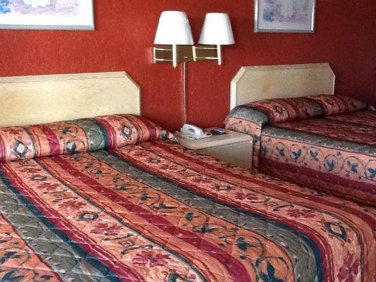 Отель Deluxe Inn